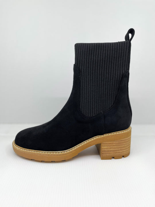 Women's Black Slip-on Lug Boots